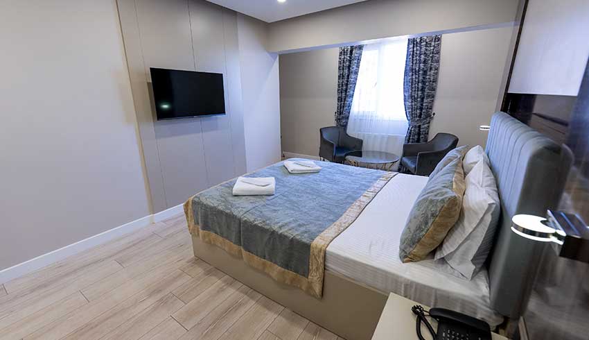 Meros Hotel Standart Odaları: Minimalizm ve Konforun Mükemmel Dengesi
